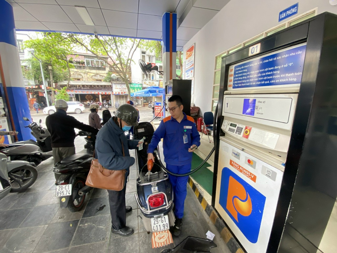 Giá xăng dầu đồng loạt tăng từ 23 giờ ngày 19-3